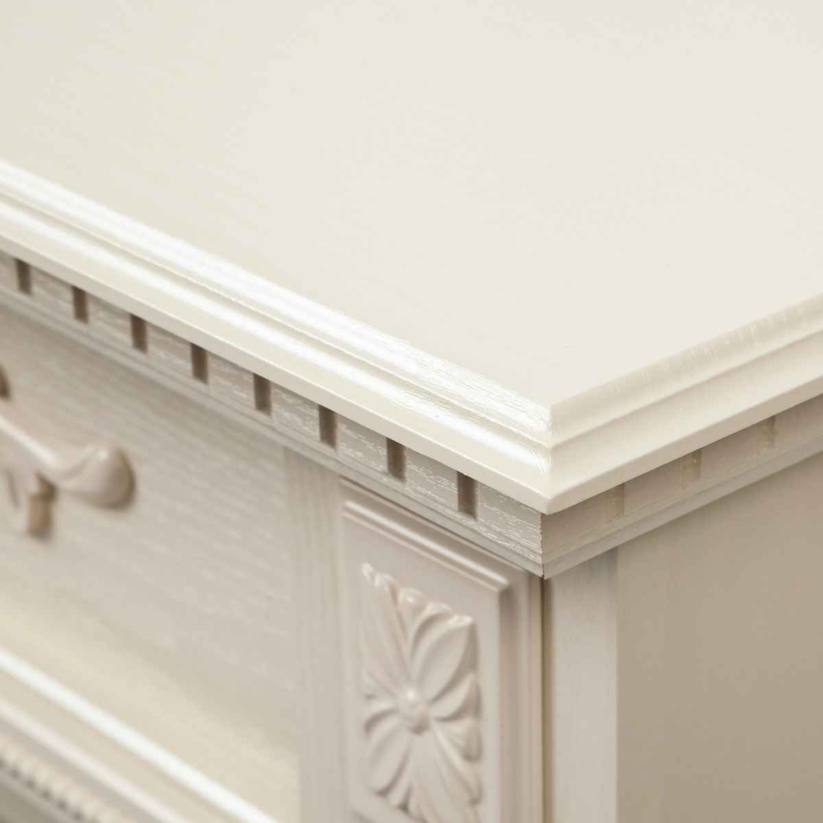 Электрокамин RealFlame  Lilian WT с очагом Fobos Lux Black