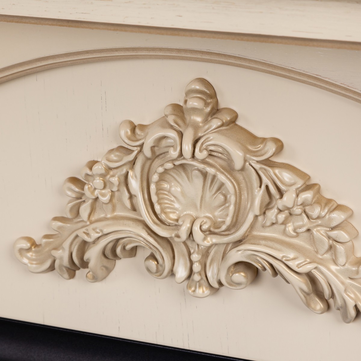 Электрокамин RealFlame  Athena WT с очагом Fobos Lux Black