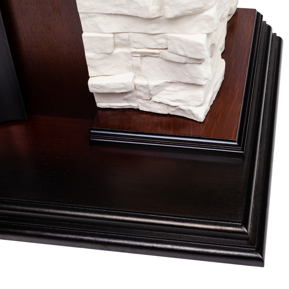 Электрокамин RealFlame  Dublin Lux AO с очагом Majestic Lux Brass